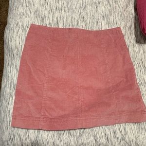 Skirt size 7 can fit anyone from a size 5-7